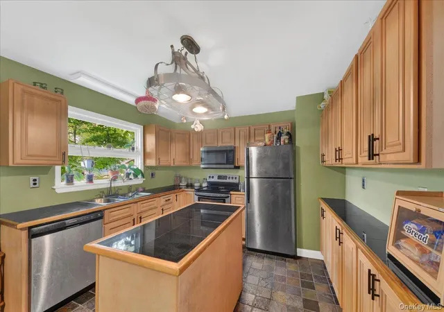 4th image of 12 Elizabeth Ln, New Windsor, NY 12553 | MLS# 999345