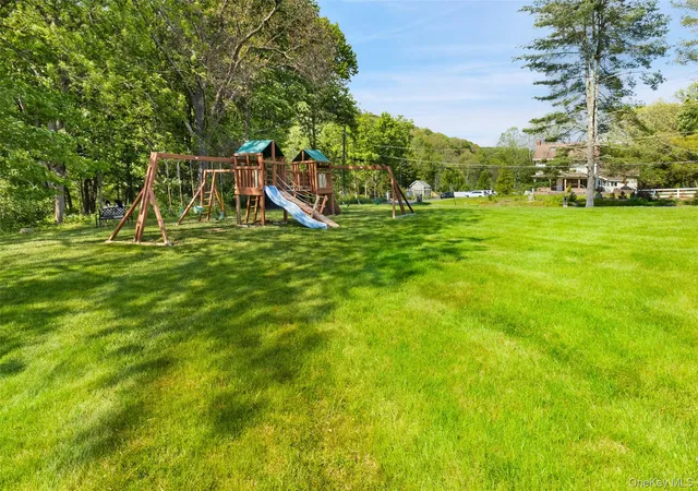 2nd image of 201 Holly Stream Ct, Brewster, NY 10509