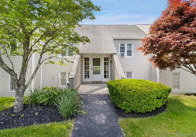 3rd image of 201 Holly Stream Ct, Southeast, NY 10509 | MLS# 999357