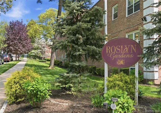 Homes for sale in North Hempstead, NY | 83 Edwards Street, North Hempstead, NY 11577 | Houzeo