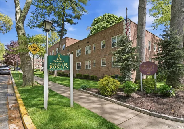 Homes for sale in North Hempstead, NY | 83 Edwards St #2A, North Hempstead, NY 11577 | MLS# 999371
