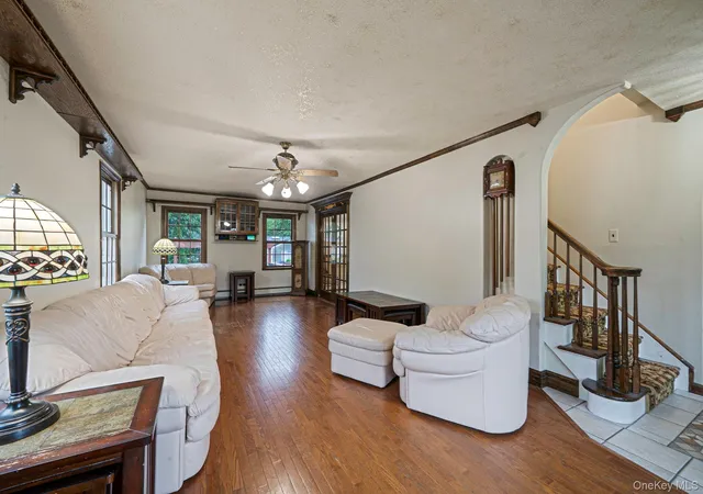 3rd image of 16 Carston St, Selden, NY 11784 | MLS# 999390