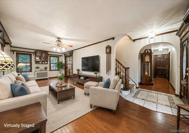4th image of 16 Carston St, Selden, NY 11784 | MLS# 999390