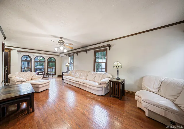 5th image of 16 Carston St, Selden, NY 11784 | MLS# 999390