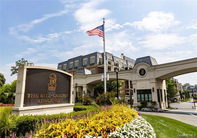 Photo 1 of Sale Pending at 6000 Royal Ct #6202, North Hempstead, NY 11040 | MLS# 999426 | Listing updated on 2026-06-10