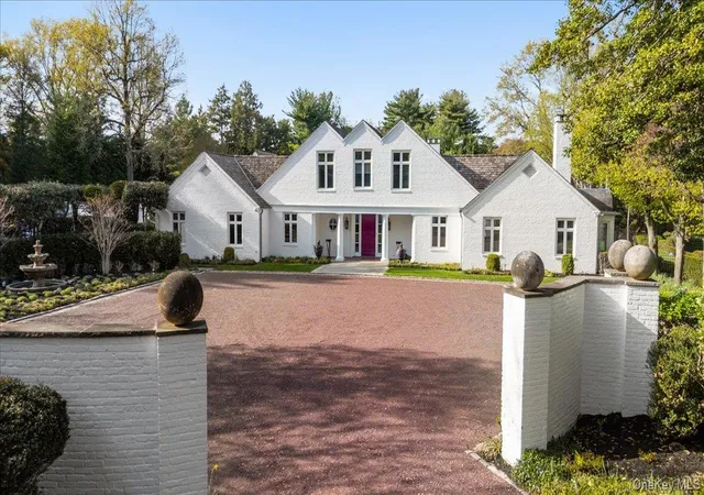 Photo 1 of Single family home for sale at 233 Cleft Rd, Mill Neck, NY 11765 | MLS# 999427 | Listing updated on 2026-05-16