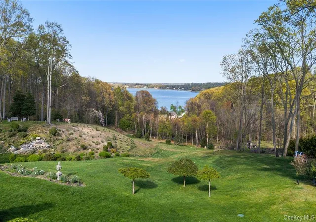 Photo 3 of Single family home for sale at 233 Cleft Rd, Mill Neck, NY 11765 | MLS# 999427 | Listing updated on 2026-05-16