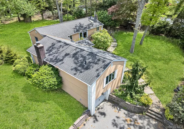 2nd image of 77 S Coleman Rd, Brookhaven, NY 11720 | MLS# 999445