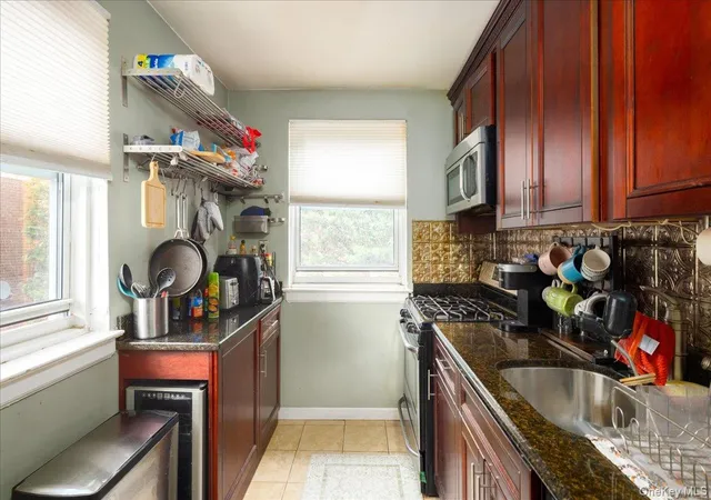 5th image of 255-08 74Th Ave #Upper 25A122, Glen Oaks, NY 11004 | MLS# 999487