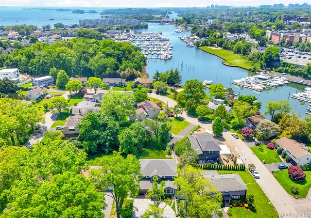 3rd image of 17 Clover Pl, New Rochelle, NY 10805 | MLS# 999494