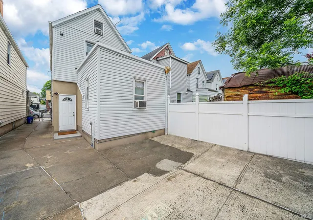Listing Photo 4 - Condo for sale in building located at 23-47 101st St, New York, NY 11369