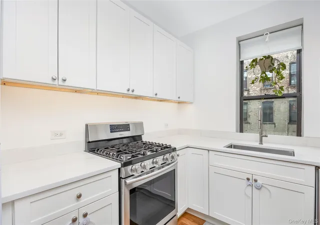 5th image of 35 Crown St, New York, NY 11225