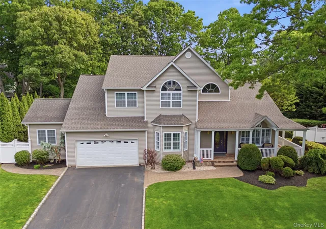3rd image of 10 Cayla Ln, Port Jefferson Station, NY 11776 | MLS# 999516