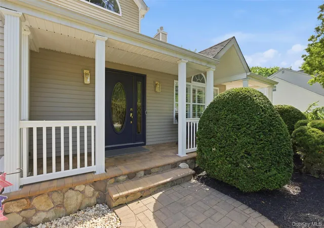 5th image of 10 Cayla Ln, Port Jefferson Station, NY 11776 | MLS# 999516