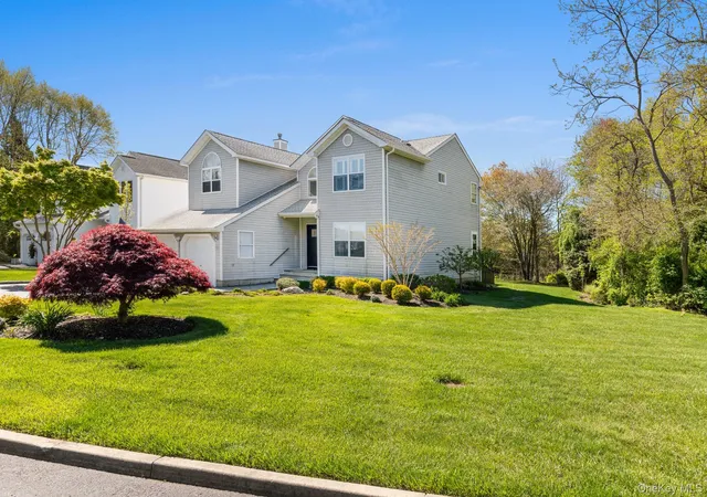 2nd image of 1 Fairwind Ct, Oakdale, NY 11769 | MLS# 999539