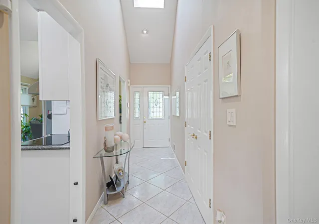 5th image of 31 Willow Ridge Dr, Smithtown, NY 11787 | MLS# 999550