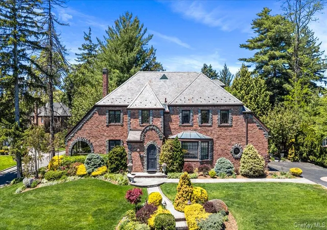 Photo 1 of Single family home for sale at 79 Aldershot Ln, Manhasset, NY 11030 | MLS# 999554 | Listing updated on 2026-09-18