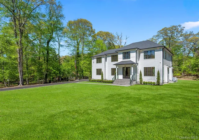 4th image of 9 Wilderness Rd, Smithtown, NY 11780 | MLS# 999556