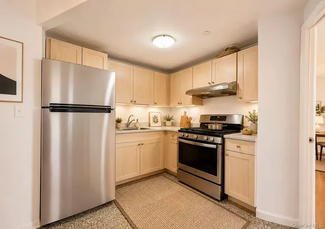 3rd image of 82-15 Queens Blvd #PH-B, Elmhurst, NY 11373 | MLS# 999565