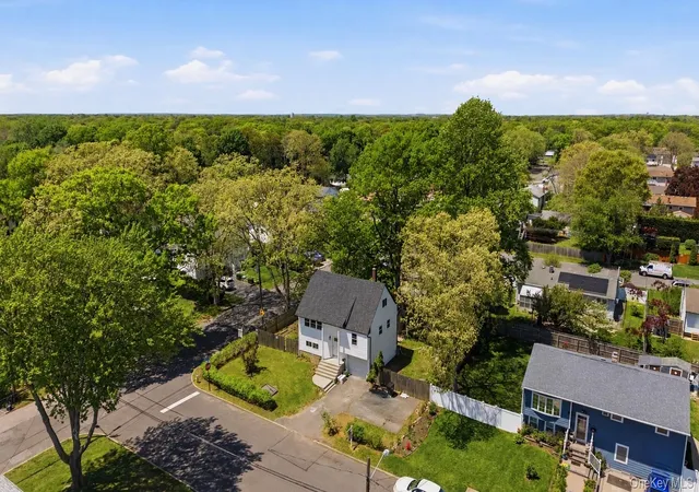 2nd image of 125 Missouri Ave, Islip, NY 11706 | MLS# 999571