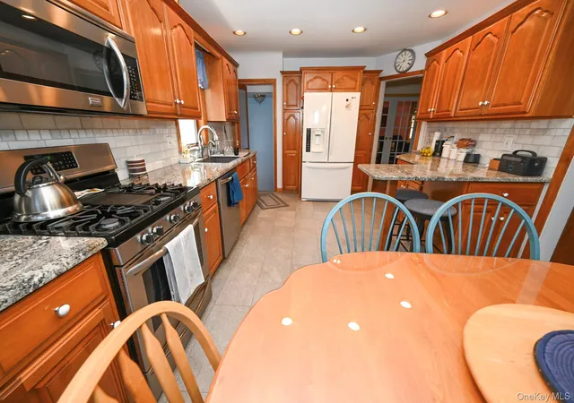 Photo 3 of Sale Pending at 248 Fendale St, Franklin Square, NY 11010 | MLS# 999589 | Listing updated on 2026-06-02