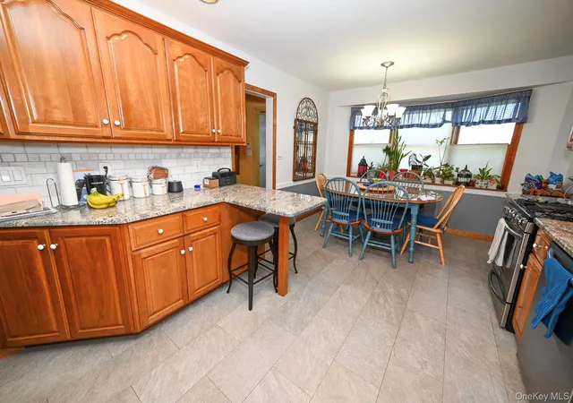 Photo 4 of Sale Pending at 248 Fendale St, Franklin Square, NY 11010 | MLS# 999589 | Listing updated on 2026-06-02