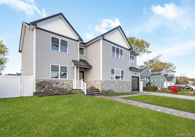 Photo 2 of Single family home for sale at 224 Oconnell St, Oyster Bay, NY 11762 | MLS# 999597 | Listing updated on 2026-10-04