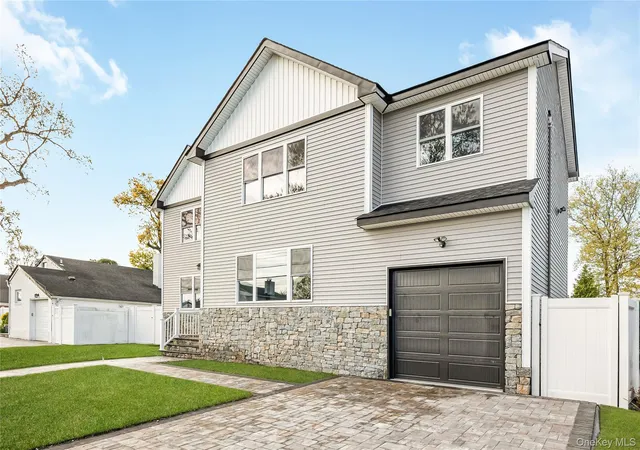 Photo 3 of Single family home for sale at 224 Oconnell St, Oyster Bay, NY 11762 | MLS# 999597 | Listing updated on 2026-10-04