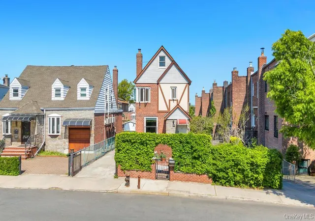 Photo 3 of Sale Pending at 6210 Boelsen Crescent, Rego Park, NY 11374 | MLS# 999633 | Listing updated on 2026-08-21