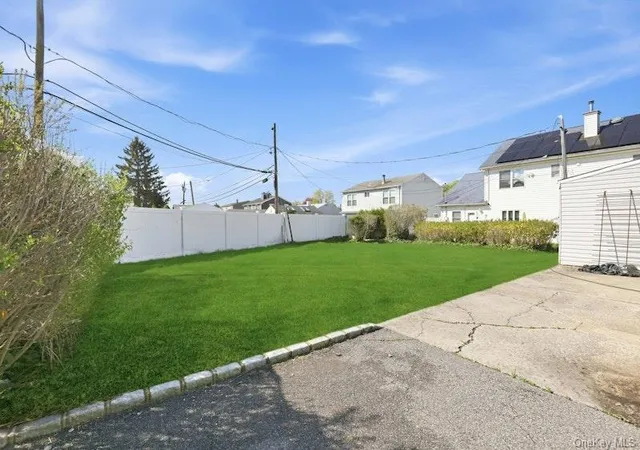 2nd image of 4169 Iris Pl, Oyster Bay, NY 11714 | MLS# 999648
