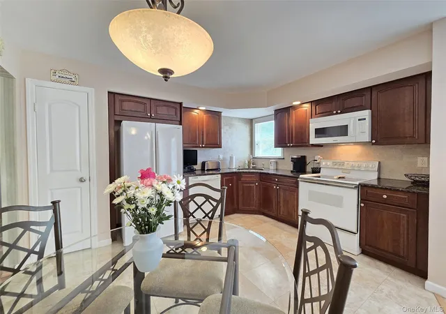 4th image of 199 Stanley Dr, Centereach, NY 11720 | MLS# 999661