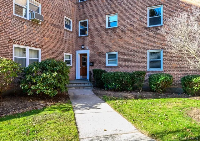 Homes for sale in Greenburgh, NY | 330 S Broadway, Greenburgh, NY 10591
