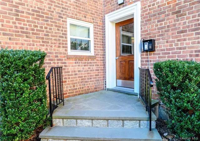 Homes for sale in Greenburgh, NY | 330 S Broadway, Greenburgh, NY 10591