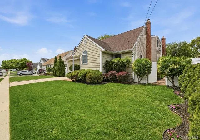 3rd image of 249 N 6Th St, Oyster Bay, NY 11714 | MLS# 999672
