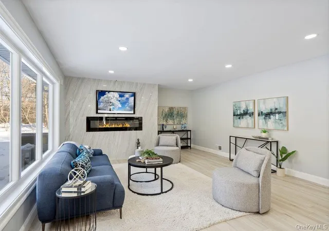 5th image of 497 Woodbury Rd, Huntington, NY 11724 | MLS# 999684
