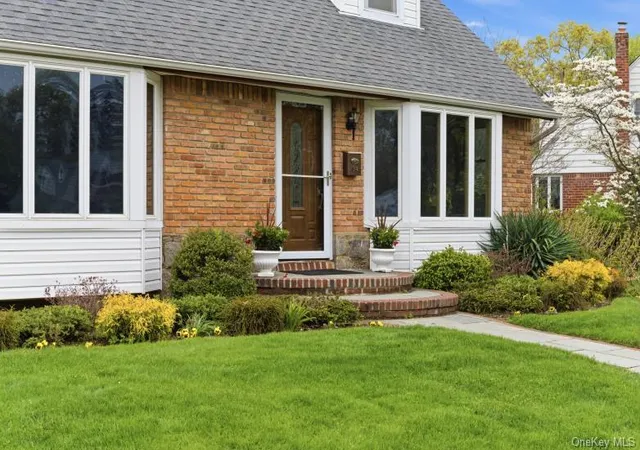 2nd image of 34 Park Cir W, New Hyde Park, NY 11040 | MLS# 999705