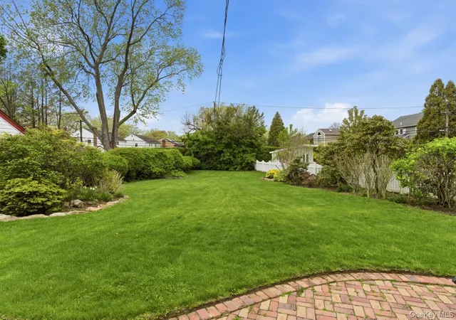 34th image of 34 Park Cir W, New Hyde Park, NY 11040 | MLS# 999705
