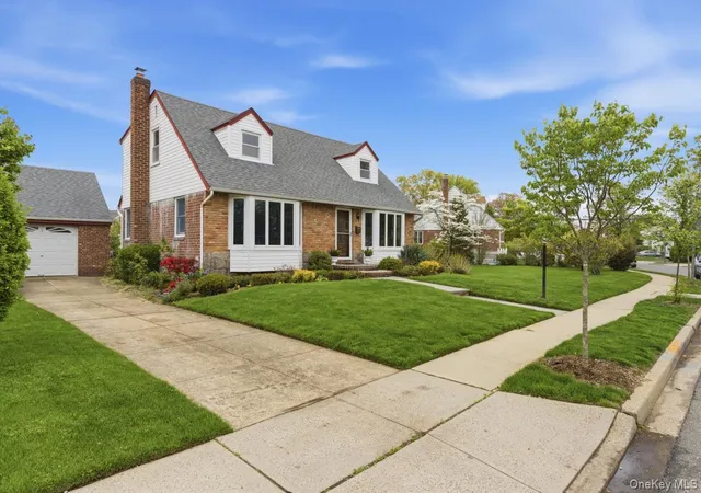 5th image of 34 Park Cir W, New Hyde Park, NY 11040 | MLS# 999705