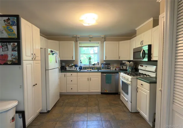 Homes for sale in Hyde Park, NY | 15 Forest Dr, Hyde Park, NY 12538 | MLS# 999737