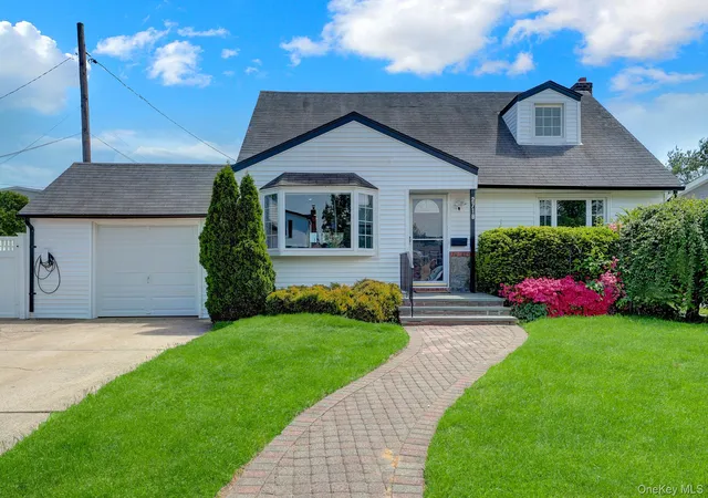 3rd image of 2718 Rowehl Dr, Hempstead, NY 11554 | MLS# 999739