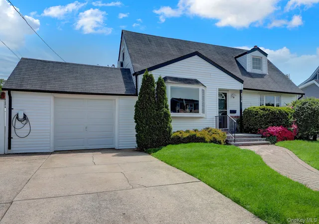 5th image of 2718 Rowehl Dr, Hempstead, NY 11554 | MLS# 999739