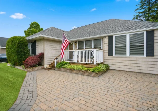 1st image of 14 Kenneth Ln, North Babylon, NY 11703 | MLS# 999754