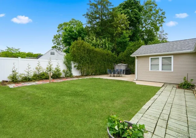 24th image of 14 Kenneth Ln, North Babylon, NY 11703 | MLS# 999754