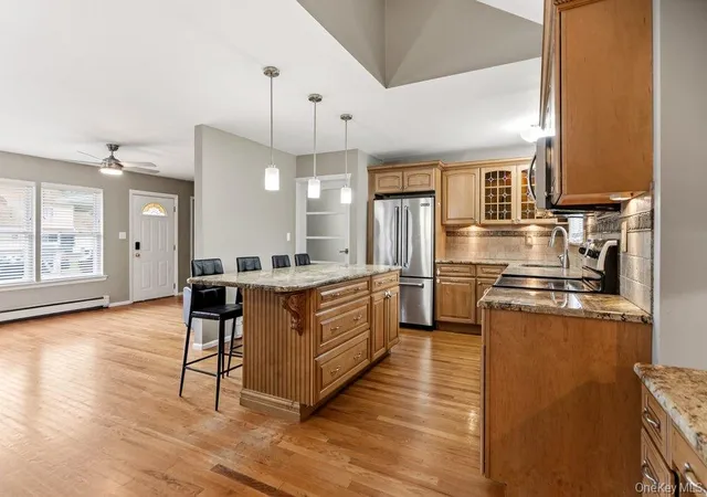 5th image of 14 Kenneth Ln, North Babylon, NY 11703 | MLS# 999754