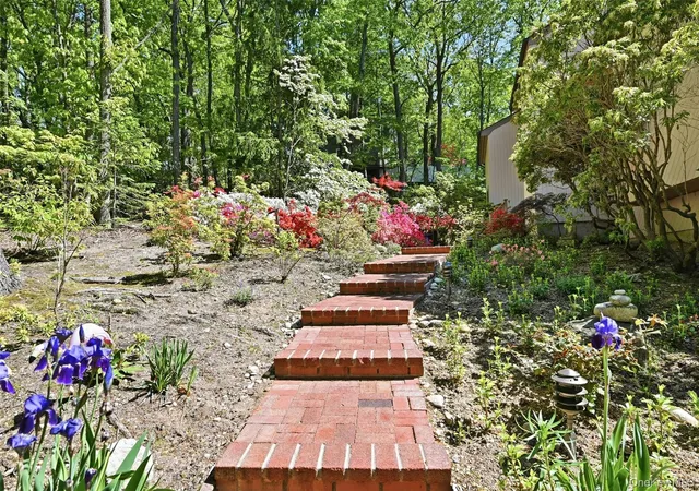 3rd image of 40 Laurel Hill Rd, Centerport, NY 11721 | MLS# 999766