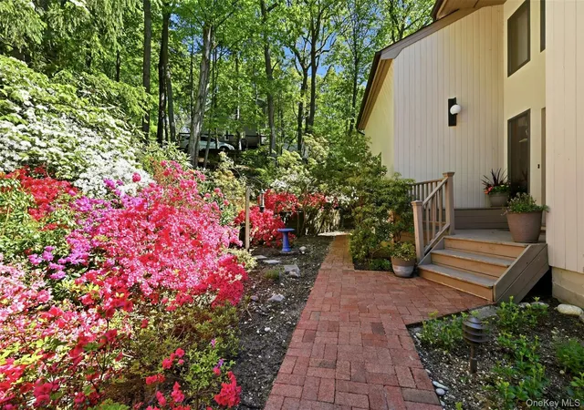 4th image of 40 Laurel Hill Rd, Centerport, NY 11721 | MLS# 999766