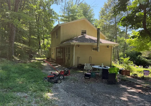 Photo 3 of Sale Pending at 34 Upper Hillman Rd, Warwick (town), NY 10990 | MLS# 999771 | Listing updated on 2026-08-06