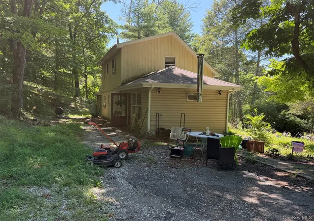 Photo 4 of Sale Pending at 34 Upper Hillman Rd, Warwick (town), NY 10990 | MLS# 999771 | Listing updated on 2026-08-06