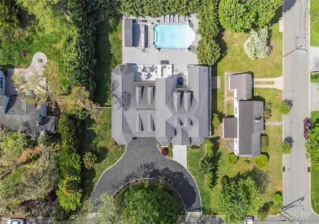 3rd image of 68 Maple Ave, Oyster Bay, NY 11714 | MLS# 999787