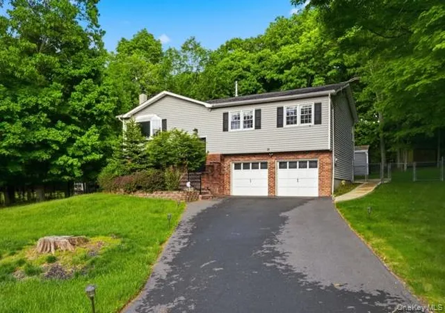 Photo 1 of Sale Pending at 31 Laura Rd, Monroe, NY 10950 | MLS# 999789 | Listing updated on 2026-09-03